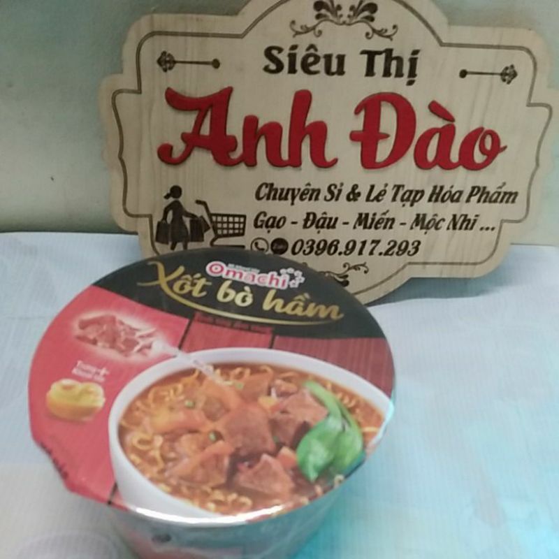Siêu ngon một hộp mì tôm Omachi sốt bò hầm quả 92 gam