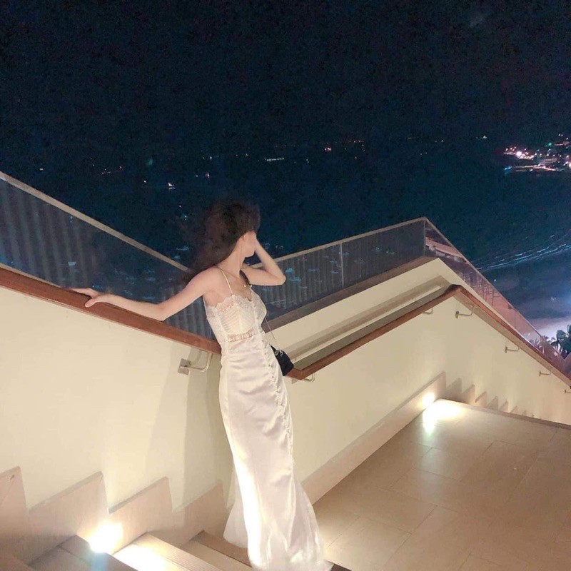 Váy trắng ren aut