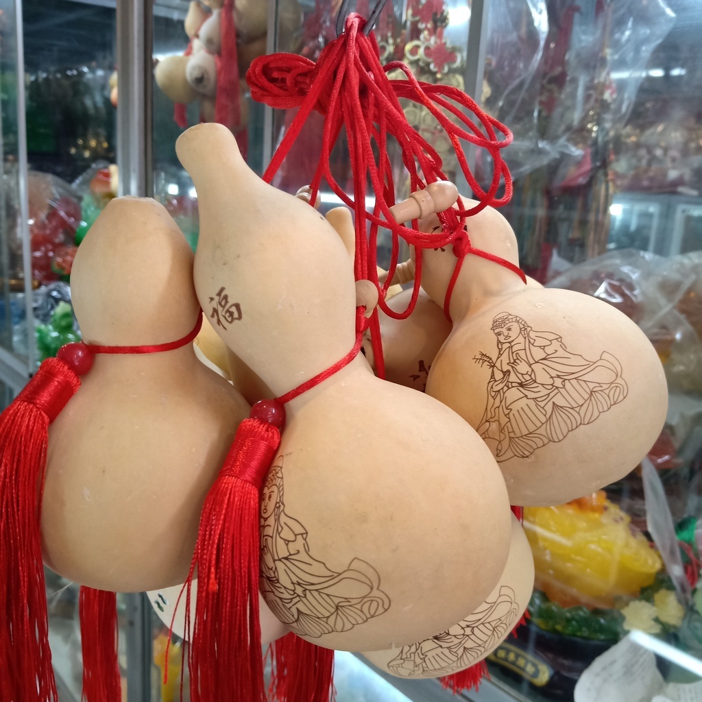 Bầu Hồ Lô Phong Thủy Trắng Tự Nhiên Vẽ Hình Bồ Tát,Bát Quái Có Nắp Dây Đỏ May Mắn