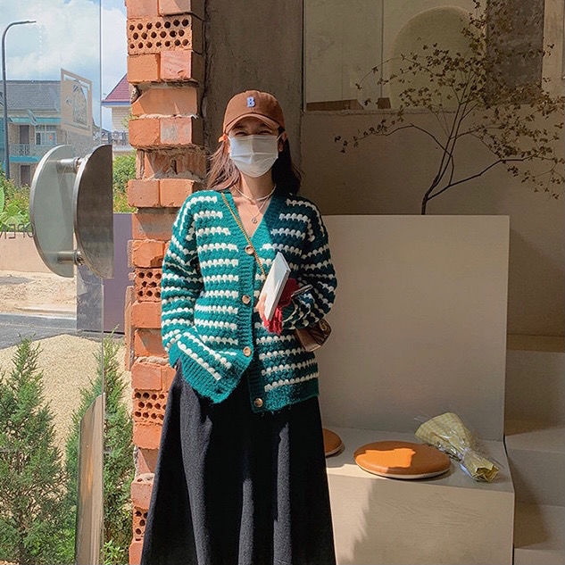 Áo khoác len cardigan họa tiết sọc trắng đen phong cách Hàn Quốc thời trang cho nữ