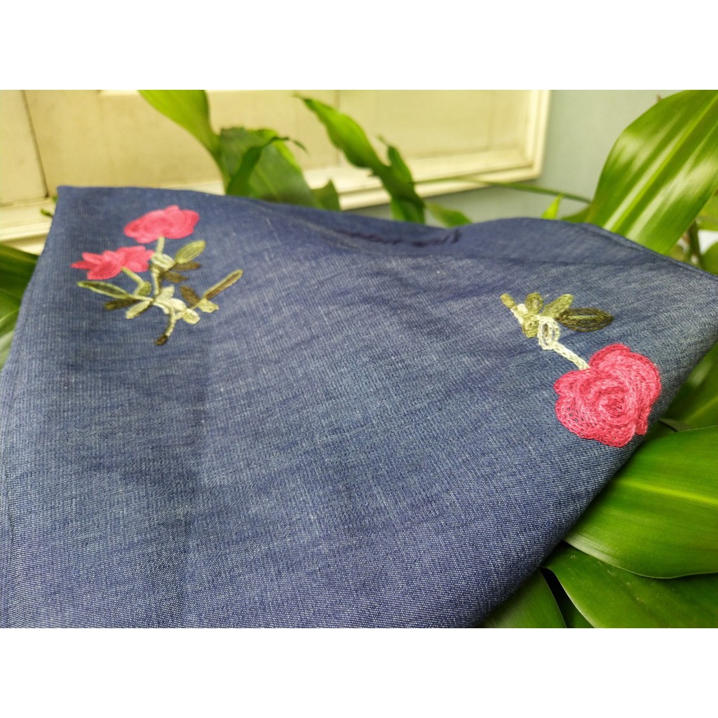 Vải bò thêu hoa