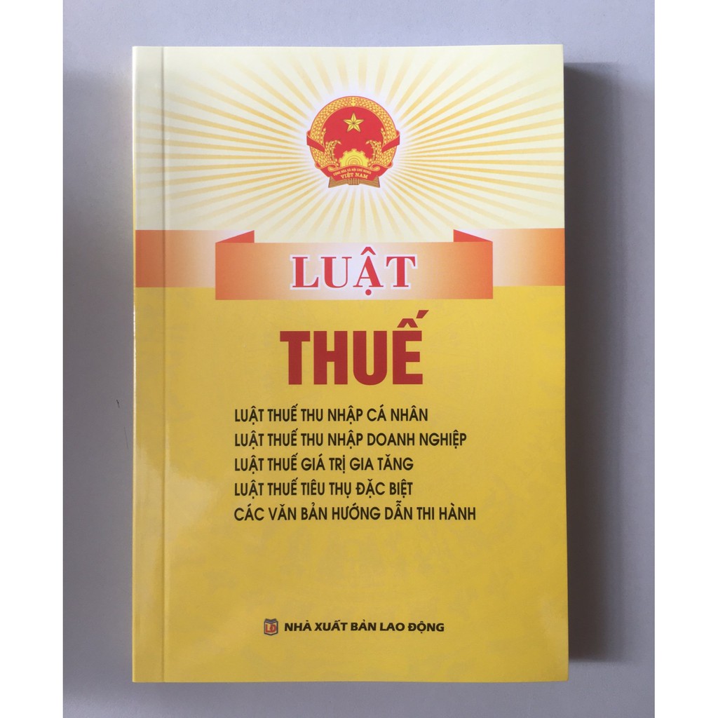 Cuốn sách Luật Thuế (Bìa mềm) (Tái bản)