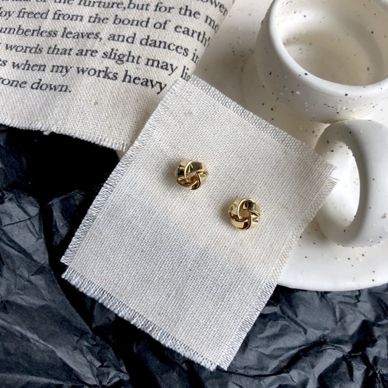 Đôi Khuyên Tai Hình Học Nhỏ Xinh Thiết Kế Đơn Giản Nữ Tính Dành Cho Phụ Nữ