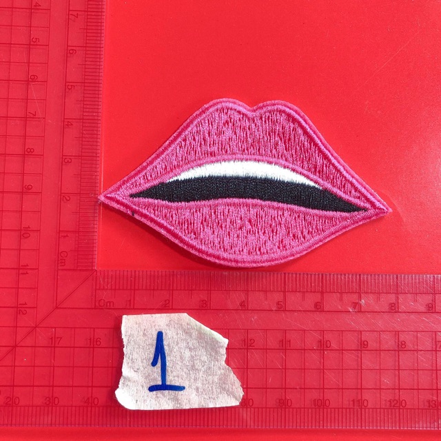 Set 2 Sticker thêu hình mèo đen và môi phụ kiện may mặc trang trí quần áo, handmade,DIY