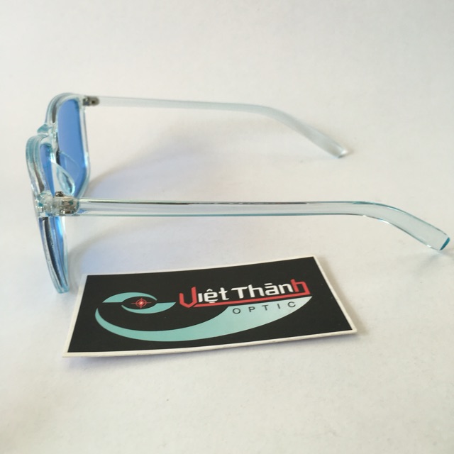 Kính trong suốt màu form vừa hot 20121 ĐI biển