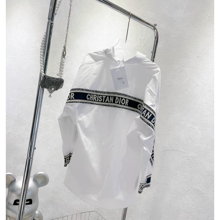 ÁO SƠ MI TRẮNG PHỐI VIỀN LƯNG DI..O