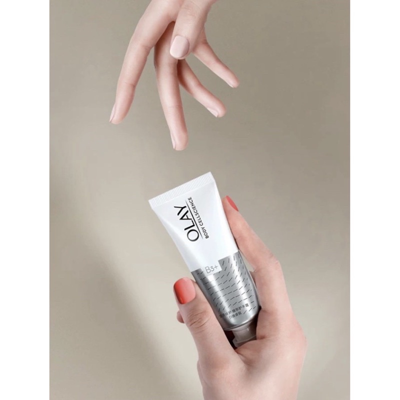 KEM DƯỠNG ẨM DƯỠNG TRẮNG DA TAY OLAY B3