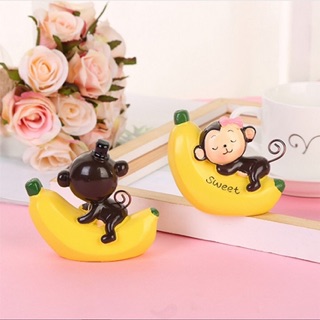 Đôi 2 chú khỉ ôm chuối