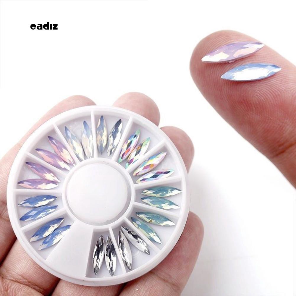 Hộp đá đính móng tay 3D lấp lánh