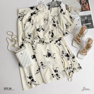 Váy set hoa đen: áo cổ v tay bồng cộc, chân váy dáng a dài