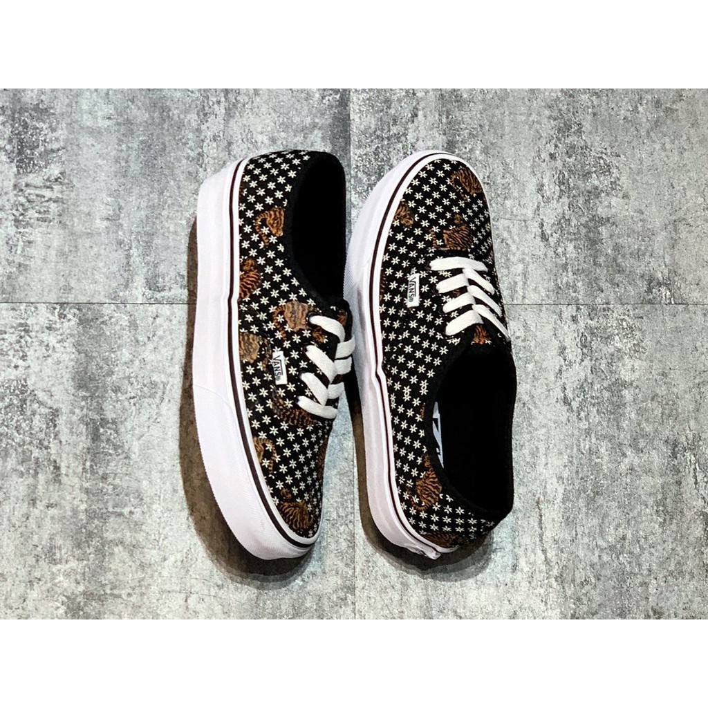 【Giá đặc biệt】Giày vải hoa hạt điều phiên bản giới hạn của Vans Authentic Korea