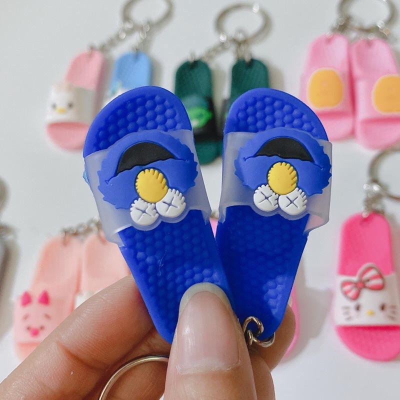 Móc khoá hình đôi dép mini có kèm khoen siêu cute