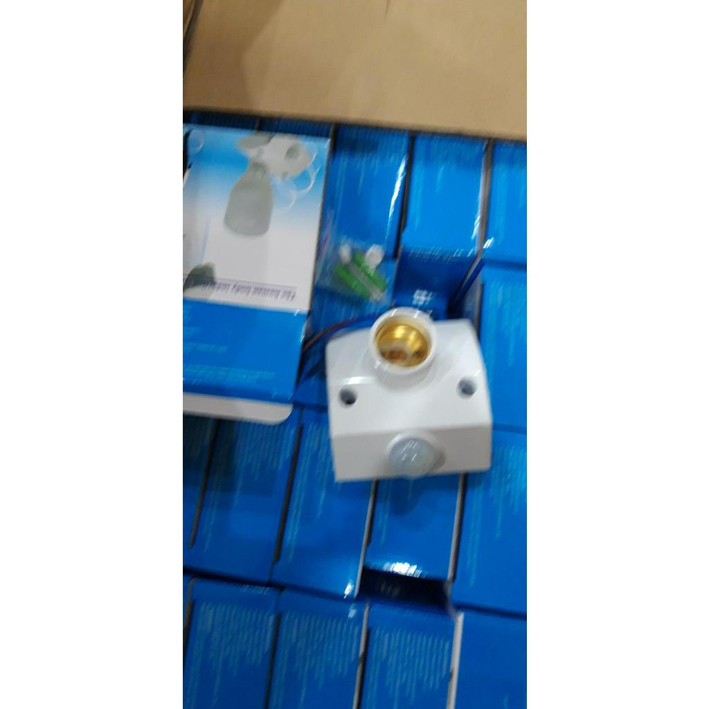 Đui đèn cảm biến chuyển động LOẠI TỐT NÚT GẠT ĐIỀU CHỈNH DỄ DÀNG khoảng cách 3-8M điện áp 110-220V/50W BẢO HÀNH 1 ĐỔI 1