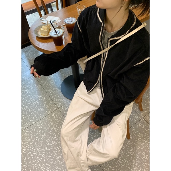 Áo khoác bomber nhung đen dáng ngắn phối hoạ tiết trắng cá tính Yannie