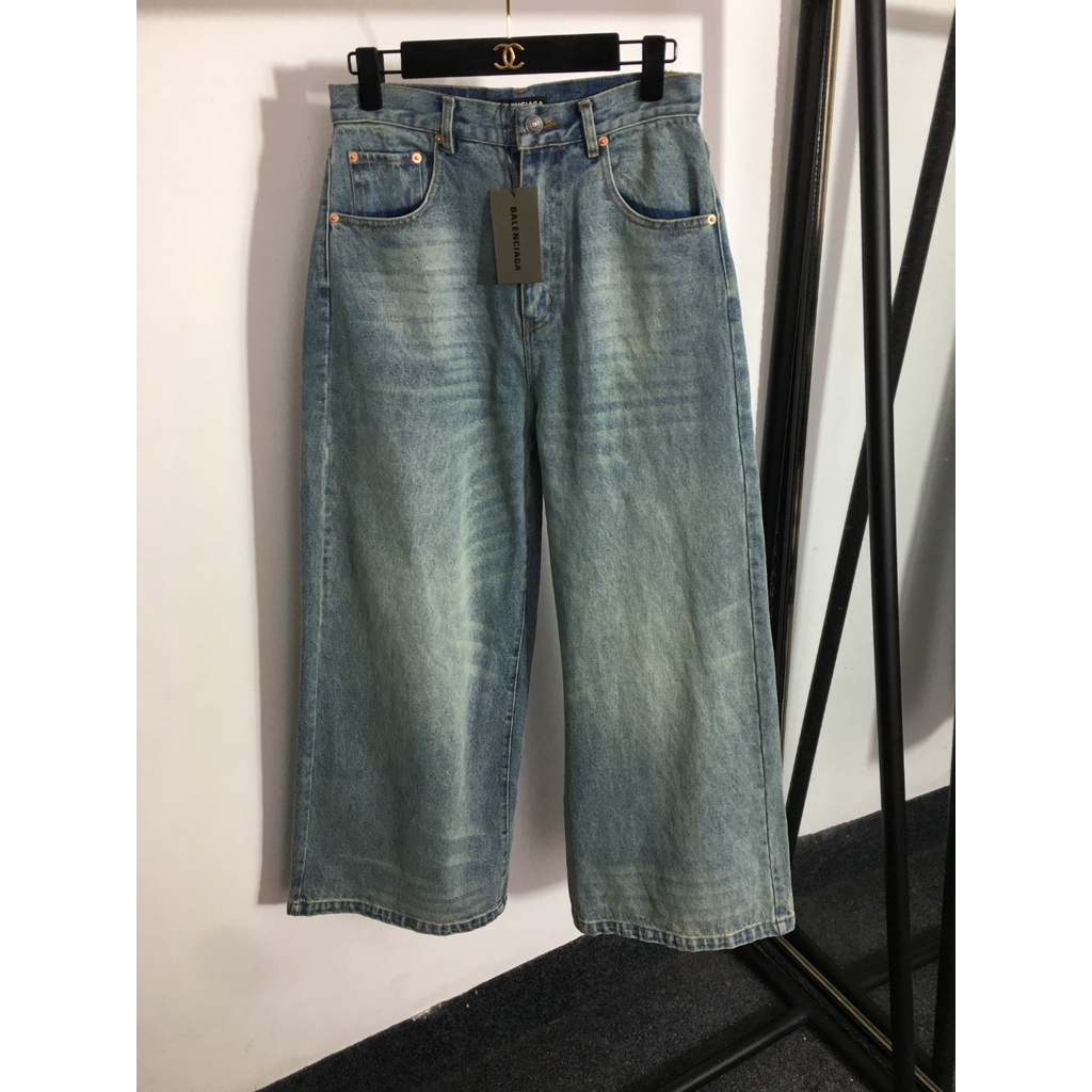Quần jean nữ ống rộng Balenciaga BB cạp trễ sành điệu