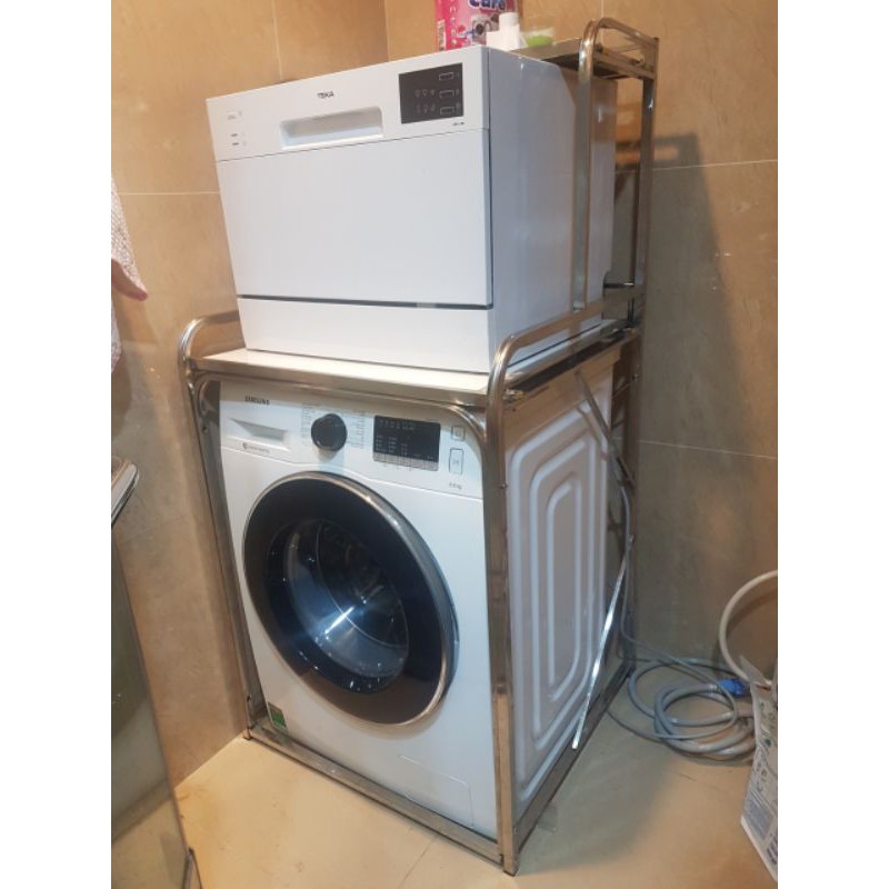 Kệ inox ốp gạch men kính trắng.để máy giặt ở dưới, máy rửa bát ở trên.ưu điểm rất chắc chắn,đặc biệt k thấm nc,siêu bền.