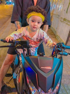 Nón len tóc xoăn bé trai