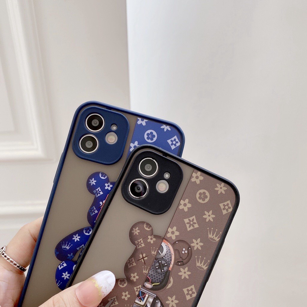 Ốp Iphone Lưng Nhám,Chống Bẩn Bảo Vệ Camera In Hình Gấu Kaws 7Plus,8Plus,x,xs,xsmax,11,11promax,12,12promax,13,13promax