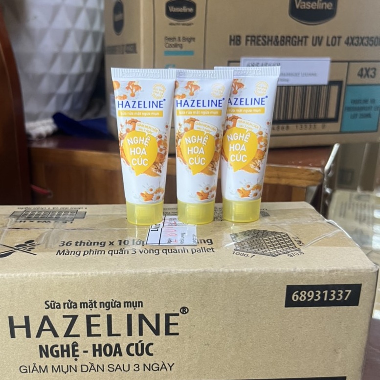 Sửa Rửa Mặt Ngừa Mụn Hazeline Nghệ Hoa cúc 15g