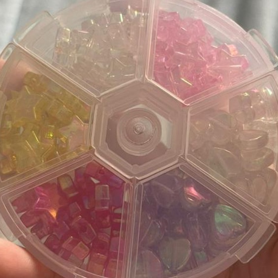 Bộ 110 hạt nhựa acrylic hình ngôi sao / trái tim xinh xắn dùng làm đồ trang sức thủ công