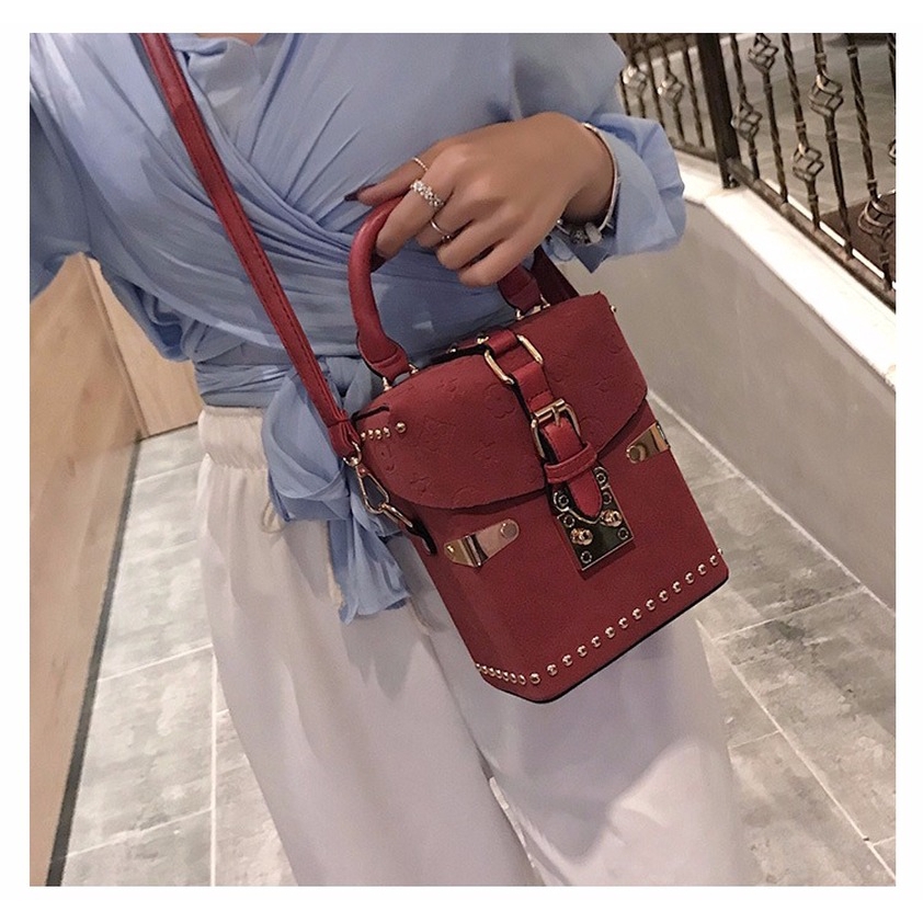 Túi Đeo Chéo Mini Trang Trí Đinh Tán Phong Cách Hàn Quốc