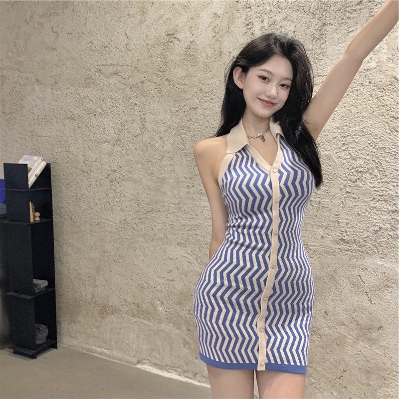 Váy body len cổ yếm hở lưng kẻ ziczac khuy giả hot hit