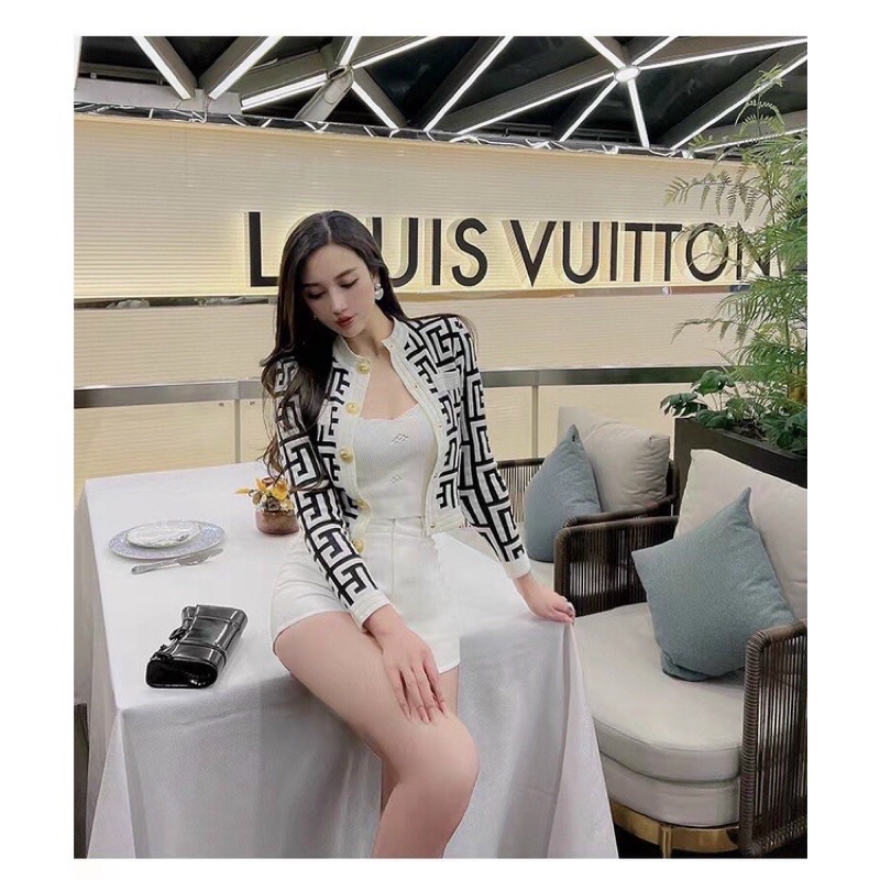 Áo len tay dài 𝙁𝙚𝙣𝙙𝙞 gài nút hàng đẹp Quảng Châu hai màu hồng trắng