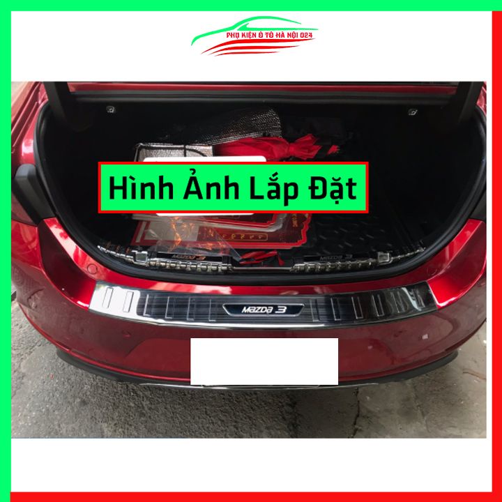 Ốp chống trầy cốp Mazda 3 2020-2023 vân titan