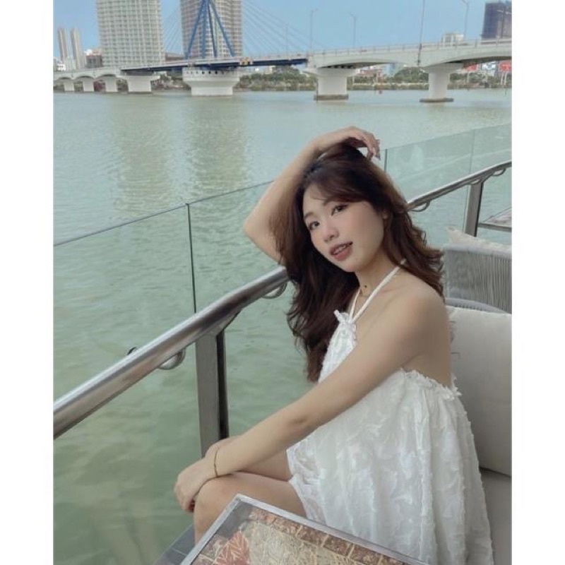 Đầm cổ yếm phối hoa bèo