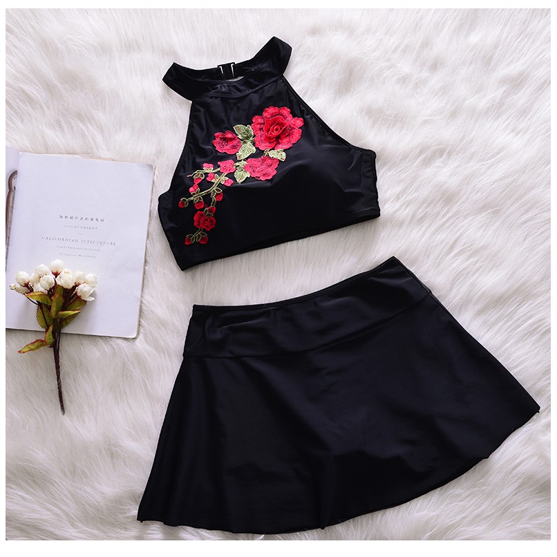 Váy bơi cổ yếm thêu hoa đẹp dịu dàng | BigBuy360 - bigbuy360.vn