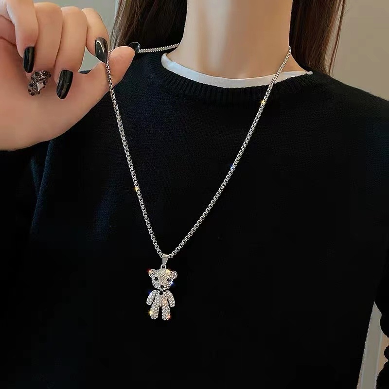 Dây chuyền mặt gấu đính đá lấp lánh trend trang sức nam nữ
