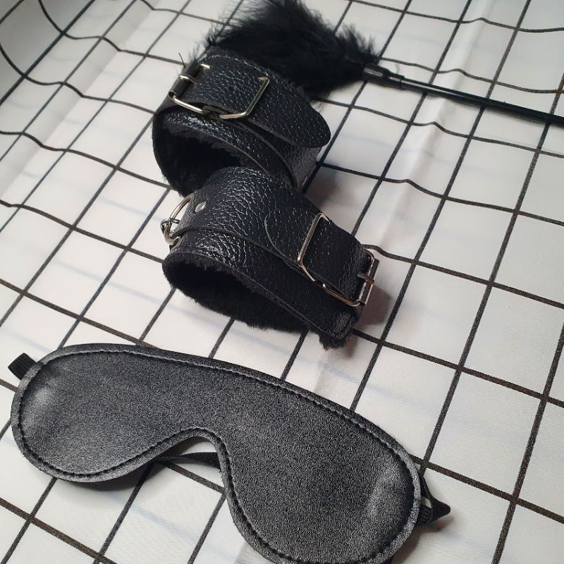 Bộ Ba Đồ Chơi Bịt Mắt + Vòng Tay + Chổi Lông | BigBuy360 - bigbuy360.vn