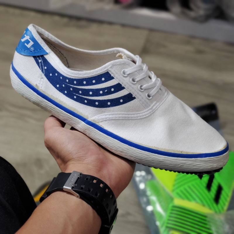 Giày Bóng Đá Bata Tàu Warior Loại 1