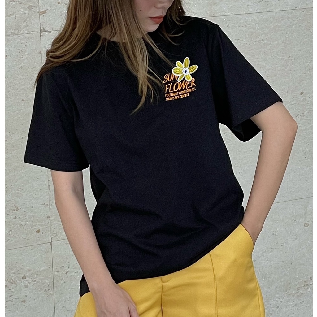 Áo Thun Đen Thêu Hoa Vàng SY STORE