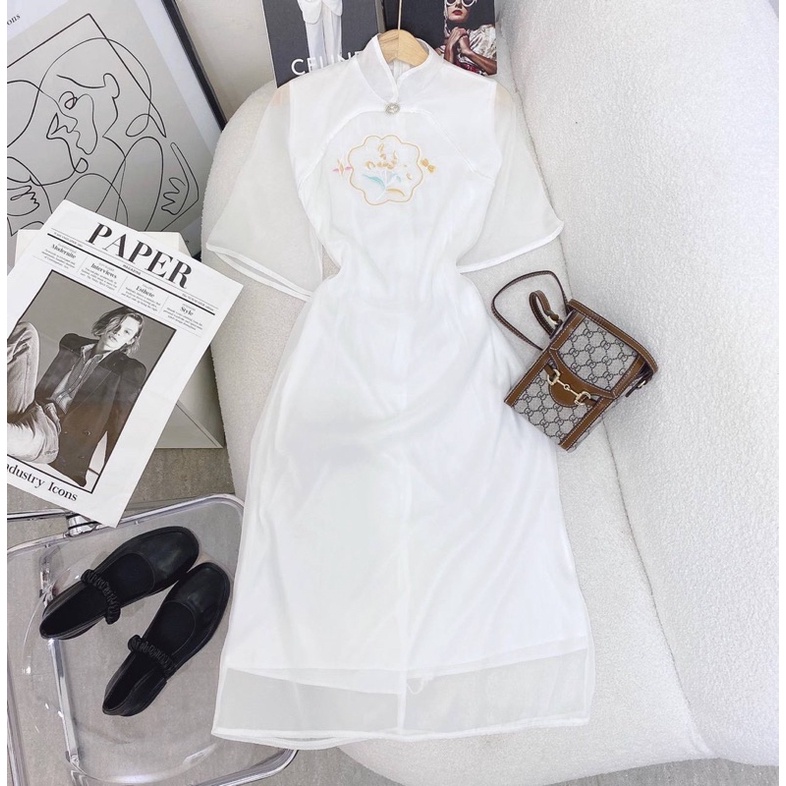 Áo dài trắng thêu hoa tay voan cách tân