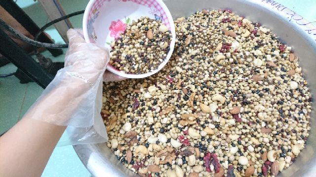 BỘT NGŨ CỐC CHO NGƯỜI TẬP GYM - YOGA (1KG) có ATVSTP, NGŨ CỐC, GRANOLA, HẠNH NHÂN, HẠT ĐIỀU, ÓC CHÓ, BỘT NGŨ CỐC