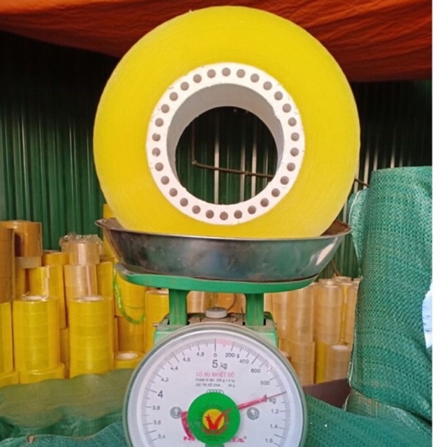 Băng đinh dán thùng đóng hàng 1 cuộn 1kg 58k sản phẩm y như 2 ảnh ạ.