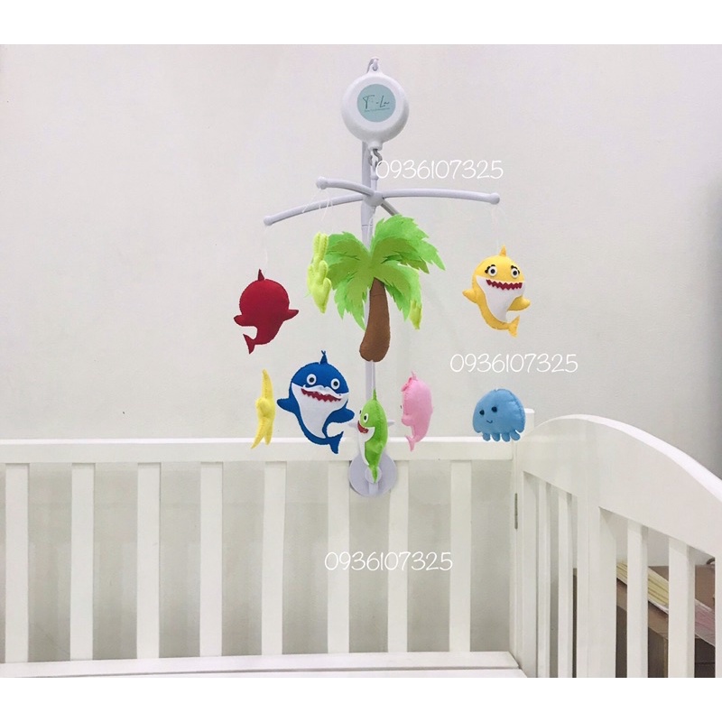 Đồ chơi treo nôi cũi cho bé chủ đề baby shark