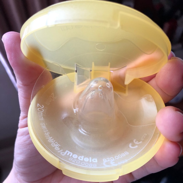 Thanh lý trợ ti Medela size 20mm new 99% kèm hộp (hàng chính hãng mua Kidsplaza)