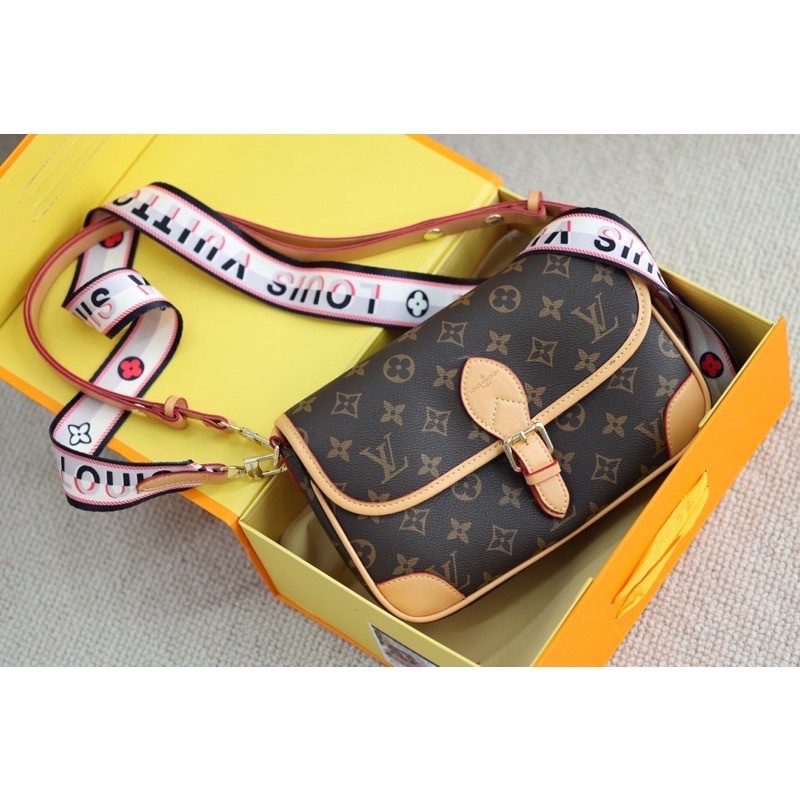 Túi Xách Cao Cấp Hoa Nâu Hót Hít Sz24cm đã về hàng