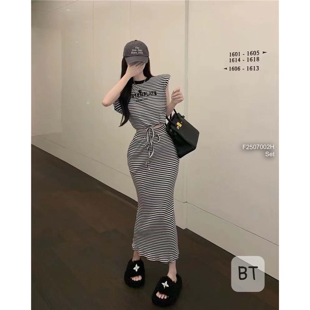 Set bộ kẻ sọc áo croptop in chữ ngực có đệm vai sát nách phối chân váy ôm đuôi cá dáng dài hàng QC!