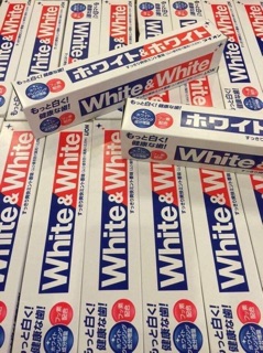 Kem đánh răng white&white của Nhật