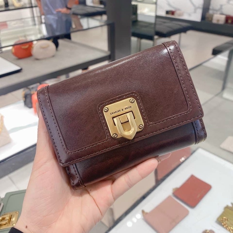 Ví da lì kèm xíchh đeo chéo