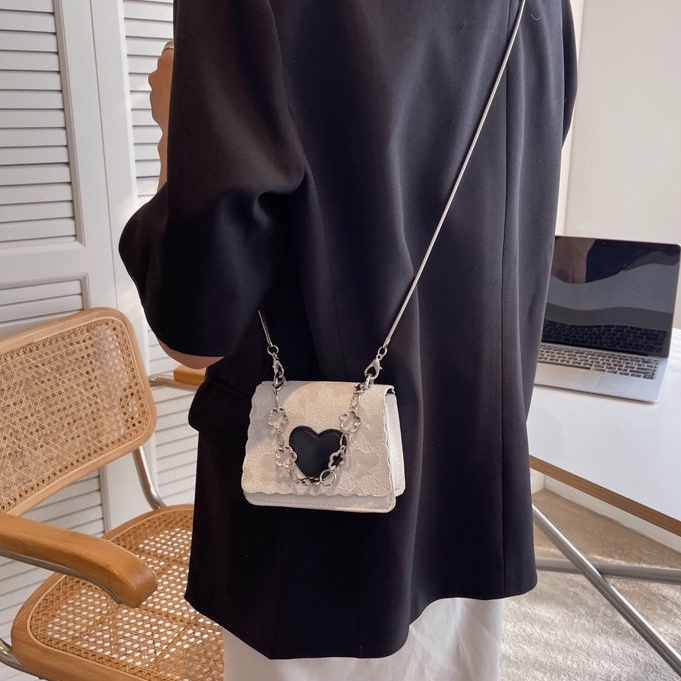 Túi đeo chéo mini dây xích hình trái tim hàn quốc túi hộp vuông 4 màu tùy chọn