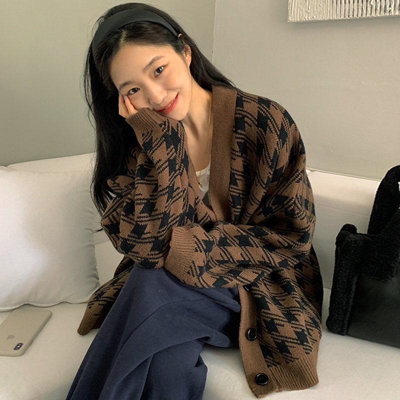 (ORER TAOBAO) ÁO LEN CARDIGAN TAY DÀI CỎ V MÀU NÂU HỌA TIẾT RĂNG CƯA