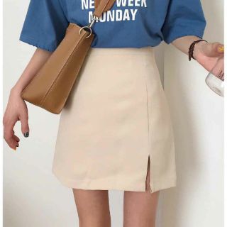 Set 2hand chọn live stream: chân váy chữ A màu nude