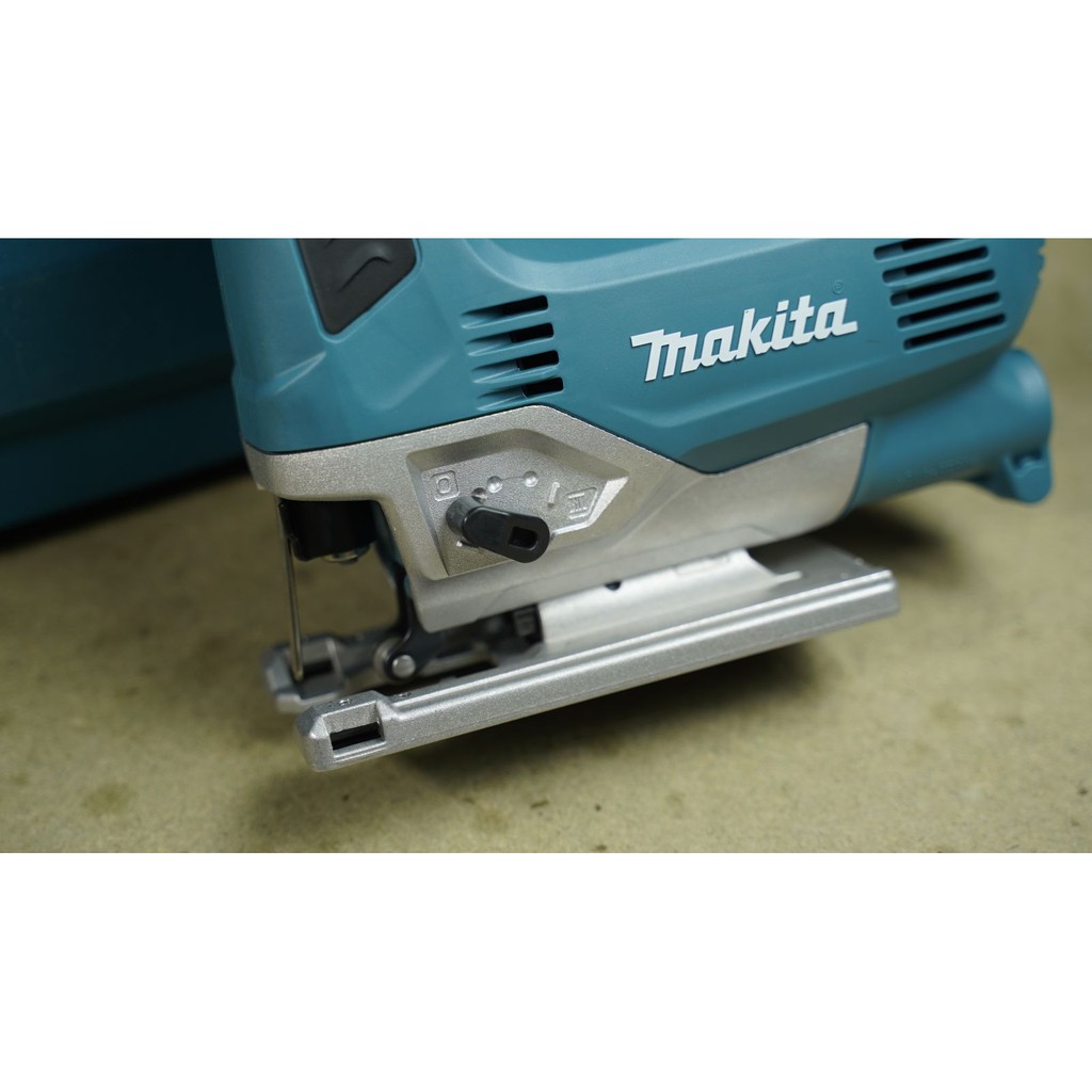 MÁY CƯA LỌNG MAKITA JV0600K