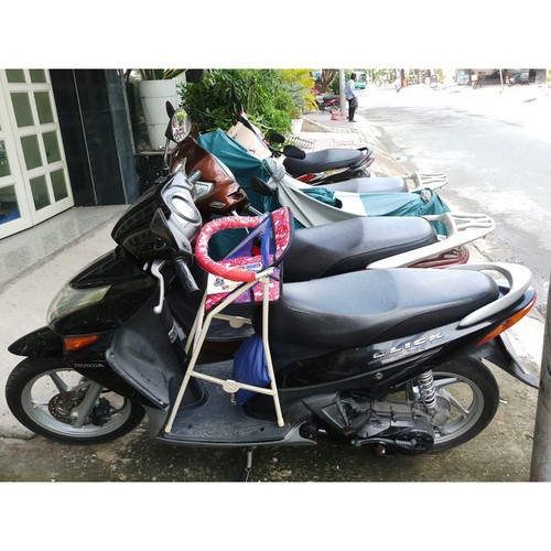 Ghế đi xe tay ga cho bé