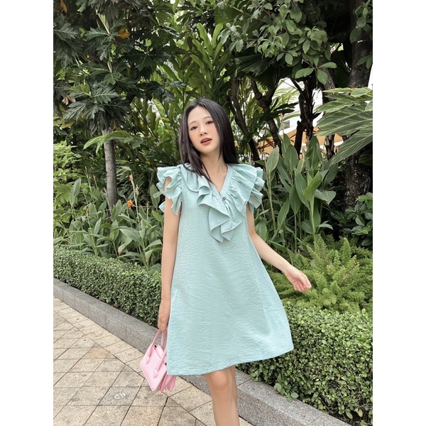 YU CHERRY | Đầm nữ bèo cổ V có nút giữa, Ruffle Neck Tank Dress YD147