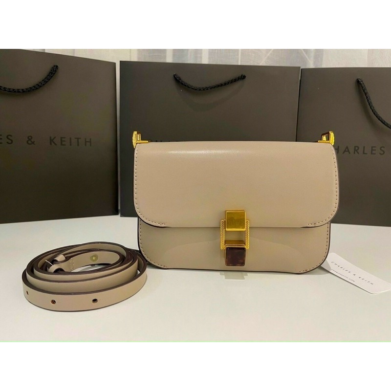 Túi đeo chéo dáng hộp